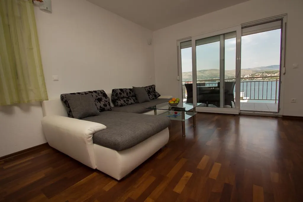 Apartments Kelic Trogir 0*,